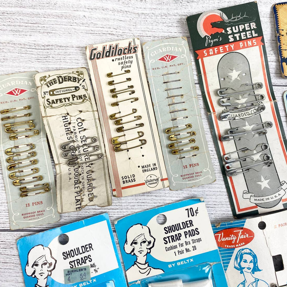 Vintage Sewing Lot Hook Eyelet Snap Guards Straps and Misc. Sewing Accessories - Picture 2 of 10